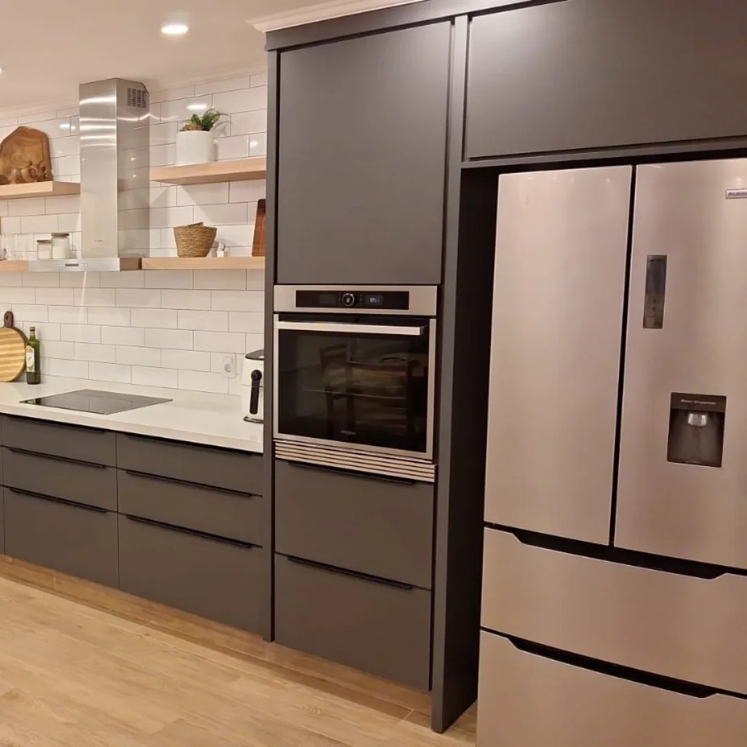Mueble artesanal de madera